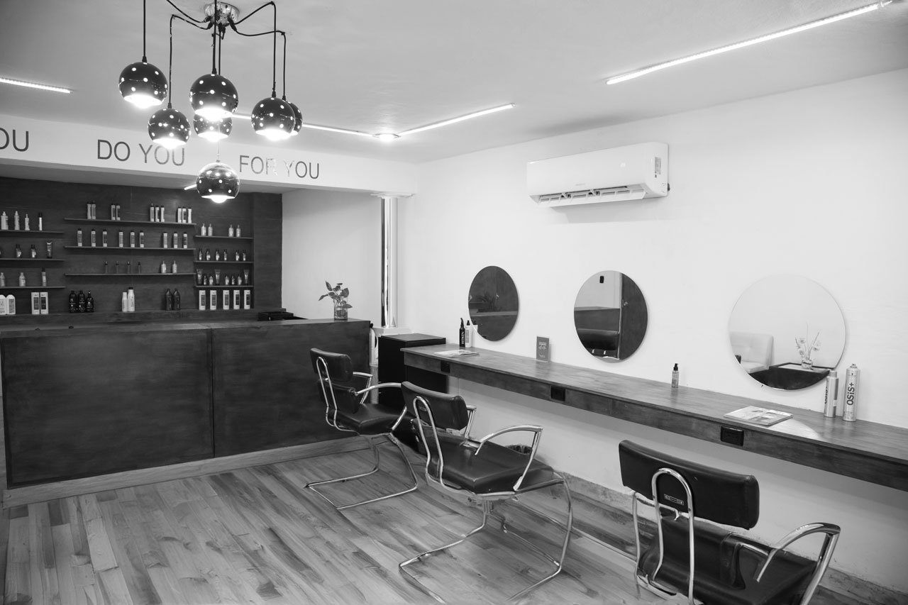 Nosotros-salon-grayscale